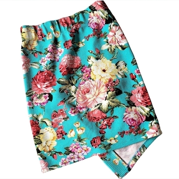 Floral Summer Assymetrical Mini Skirt Size Small - Picture 2 of 5